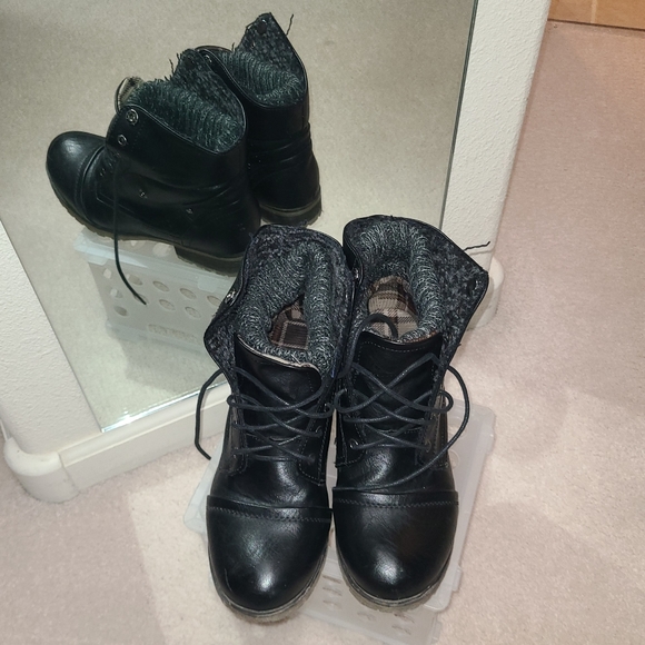 Boots - Picture 2 of 8